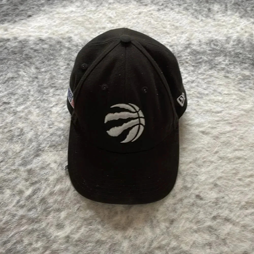 Toronto Raptors Hat - Picture 2 of 12